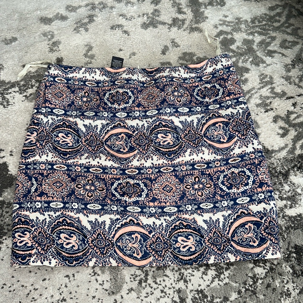 Chelsea & Theodore Quilted Pink And Blue Floral Pattern Mini Skirt
